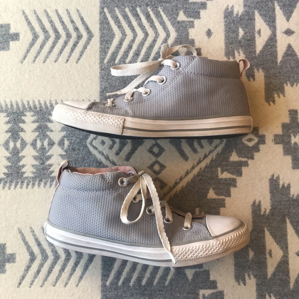 Youth converse all stars pink and grey